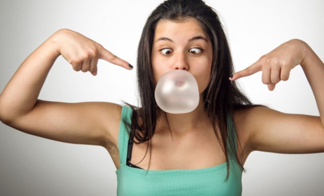 ¿Adelgazar comiendo chicle? Científicos revelan un sencillo método