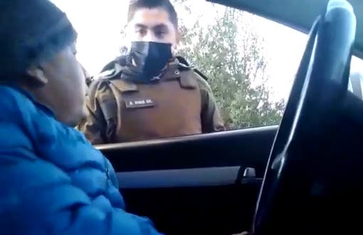 Carabinero fue detenido y será dado de baja tras ser grabado pidiendo dinero para evitar cursar multa en Santiago