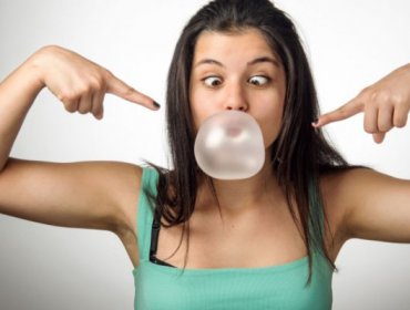 ¿Adelgazar comiendo chicle? Científicos revelan un sencillo método