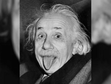 La historia detrás de la icónica foto de Albert Einstein con la lengua afuera