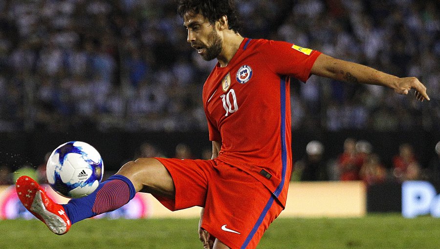 '"Se apoya pase lo que pase": Valdivia arenga a la Roja de cara al duelo contra Colombia