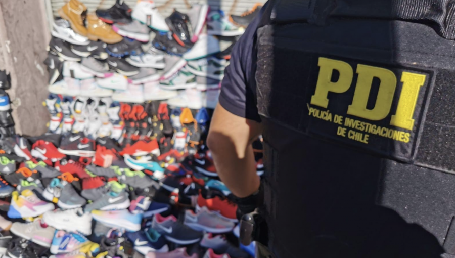 Marca estadounidense denunció venta de zapatillas falsificadas en Valparaíso: ocho sujetos fueron detenidos en Av. Pedro Montt