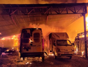 Nuevo atentado en Cañete: Ataque incendiario destruyó cuatro casas y varios vehículos
