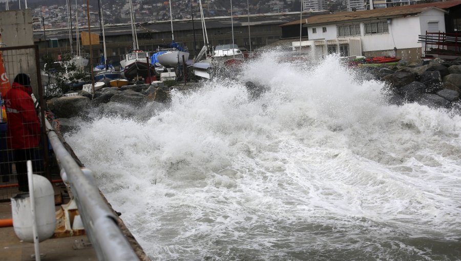 Ante olas de más de 3 metros: Onemi amplió alerta por marejadas en Valparaíso