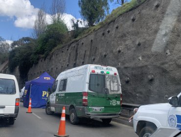 Mujer fallece tras caer desde caletera a la calzada del Camino Internacional en Viña del Mar