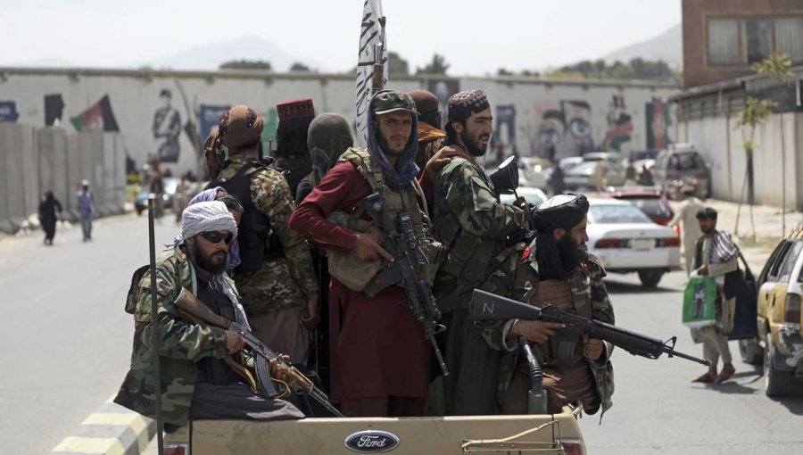 Imágenes revelan que los talibanes están ejecutando civiles en las calles de Afganistán