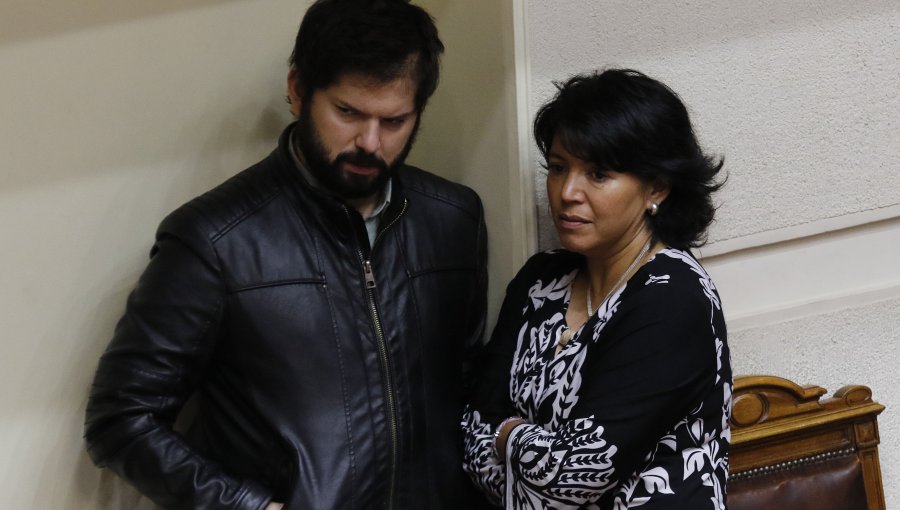 "Desfonde ideológico" y "darse vuelta la chaqueta": El áspero cruce tuitero entre Provoste y Boric por el cuarto retiro