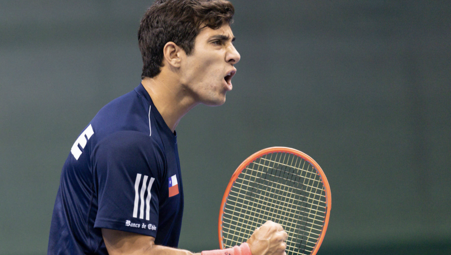 Cristian Garin derrotó con propiedad a Alex Molcan y le dio el primer punto a Chile