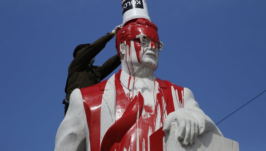 Vandalizan monumento del ex presidente Salvador Allende en San Joaquín: Alcalde anuncia acciones legales