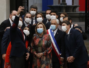 Presidente Piñera se tomó la última fotografía con sus ministros y subsecretarios