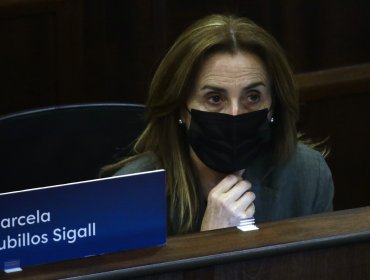 Marcela Cubillos vuelve a criticar a constituyentes por "no condenar" la violencia