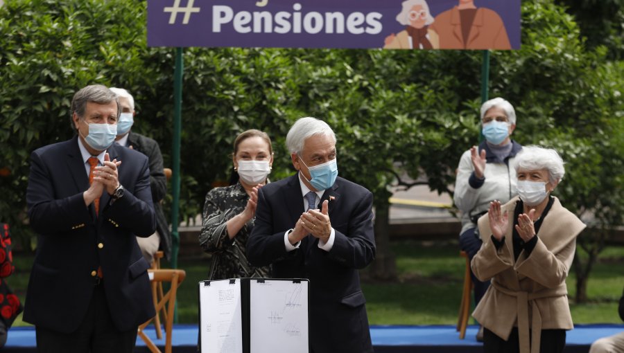 Presidente Piñera firma proyecto de ley de pensiones para enviarlo al Congreso