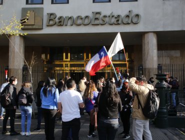 Sindicato de BancoEstado Microempresas inicia huelga por primera vez en su historia