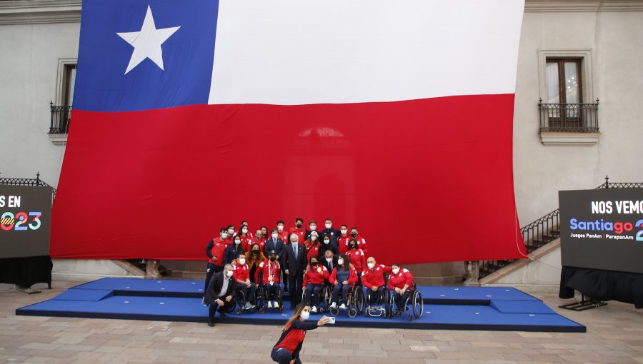 Deportistas que participaron en Juegos Olímpicos y Paralímpicos fueron homenajeados en La Moneda