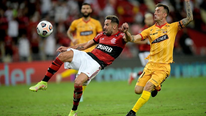 Mauricio Isla revirtió las críticas y recibió una ovación en triunfo de Flamengo