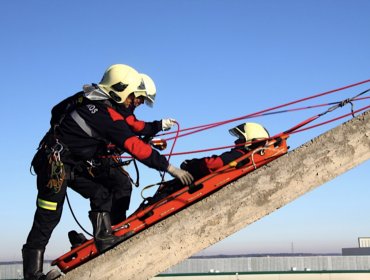 Amplio operativo de emergencia por menor de edad que se subió al techo de un inmueble en Villa Alemana