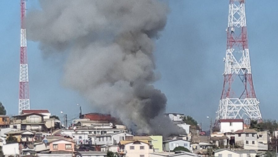 Cuatro viviendas resultaron afectadas por incendio en la parte alta de Viña del Mar