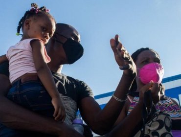 “Salí de Chile, pasé por Perú, Ecuador, Colombia y Panamá…": La difícil ruta latinoamericana de los haitianos que lograron ser admitidos en EE.UU.