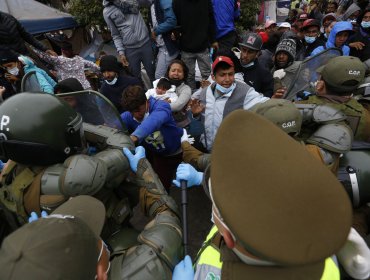 Realizan masivo desalojo de migrantes en la Plaza Brasil de Iquique: operativo deja al menos cinco detenidos