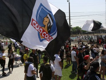 Un mar de hinchas albos protagonizaron arengazo a las afueras del Monumental