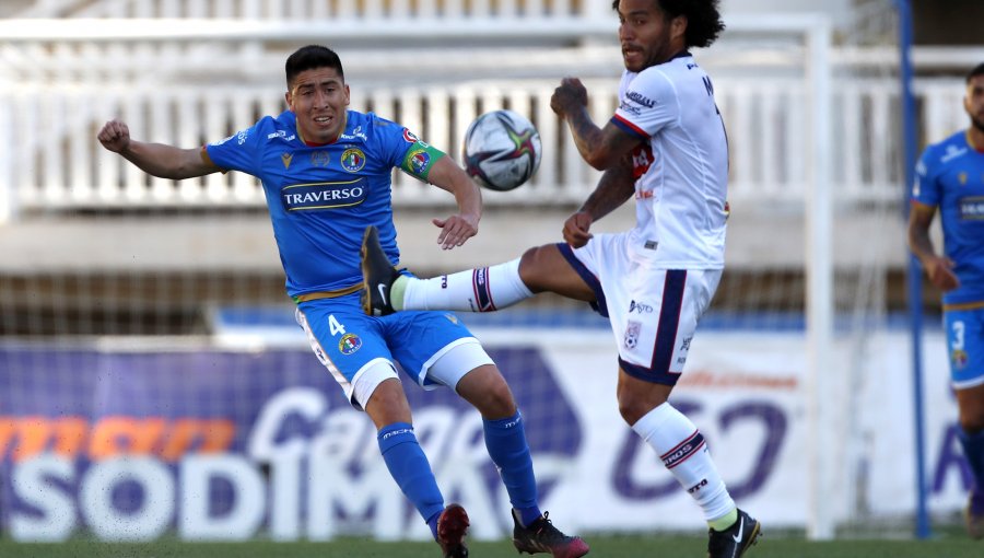 Melipilla logró un agónico empate ante un Audax que no pudo acercarse a la punta