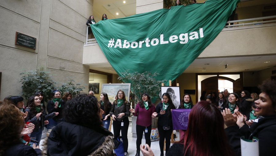 Sala de la Cámara discutirá y votará este martes el proyecto que despenaliza el aborto hasta las 14 semanas