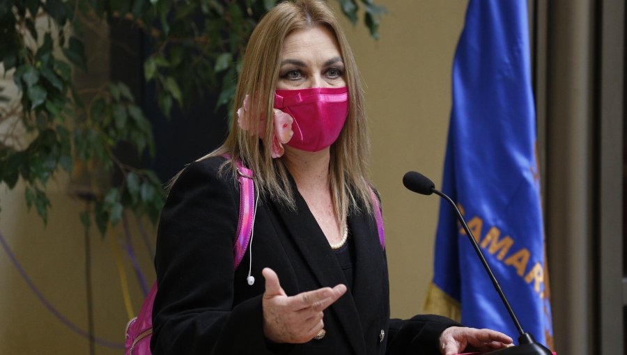 Pamela Jiles emplaza a Yasna Provoste y le entrega la "batuta" para liderar el cuarto retiro en el Senado