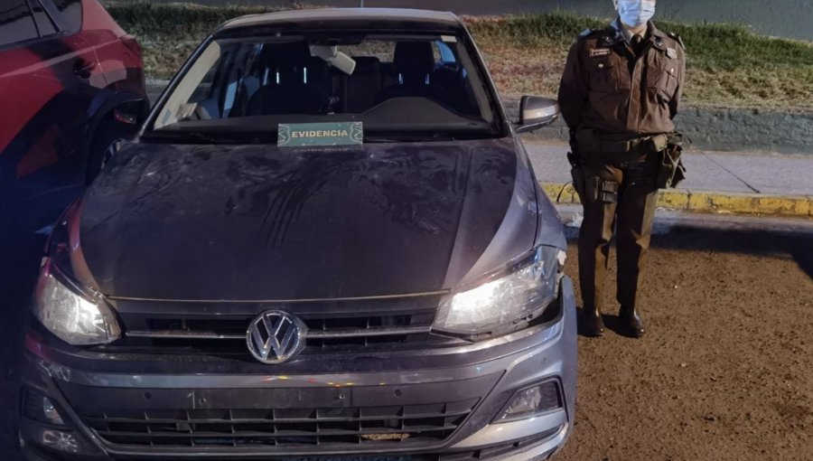 Persecución policial por las calles de Peñalolén termina con cuatro detenidos: delincuentes robaron un auto en Macul