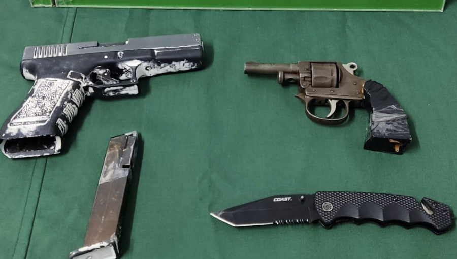 Adolescentes de 14 y 17 años fueron detenidos en Viña del Mar luego de ser sorprendidos con armas en la vía pública