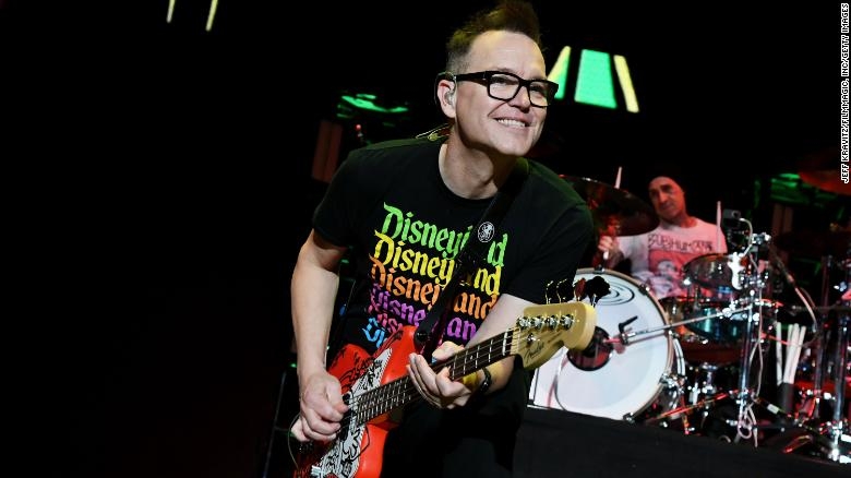 Mark Hoppus de Blink 182 revela estar libre de cáncer: “Me siento bendecido”