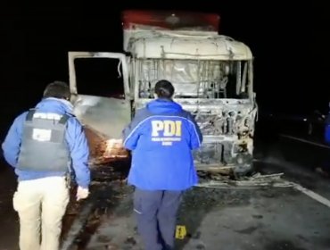 Ataque incendiario en La Araucanía: 15 encapuchados prendieron fuego a camión en Collipulli