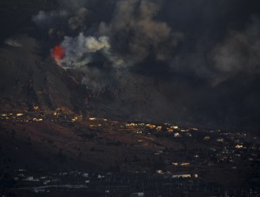 Una nueva boca en el volcán Cumbre Vieja expulsa otra lengua de lava y preocupa en La Palma