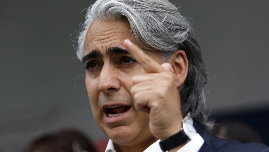 Enríquez-Ominami emplazó a la oposición a unirse para "exigir" la renuncia del presidente Piñera por el caso «Pandora Papers»