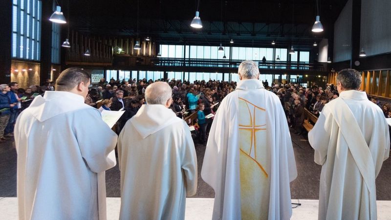 216.000 niños han sido abusados ​​sexualmente por miembros del clero católico francés desde 1950