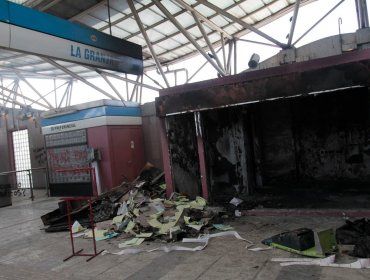 Tribunal absuelve a dos acusados de incendiar la estación La Granja durante el estallido social