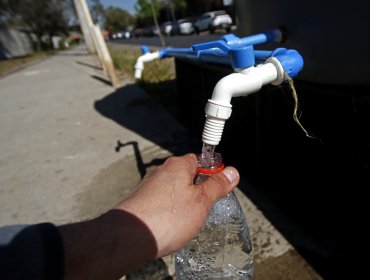 Reponen suministro de agua potable en comunas de la región Metropolitana afectadas por corte