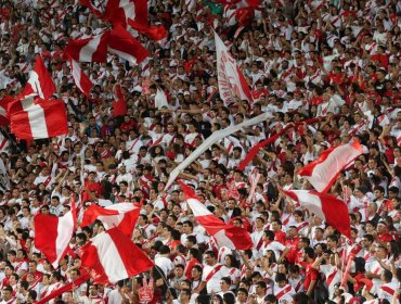 Barra oficial de la Selección de Perú hizo un llamado a respetar el himno nacional de Chile