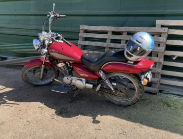 En Quillota detienen a sujeto que conducía moto robada y portaba armas, municiones y droga