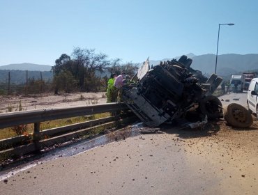 Colisión entre dos camiones en ruta 5 Norte altura cuesta El Melón genera alta congestión