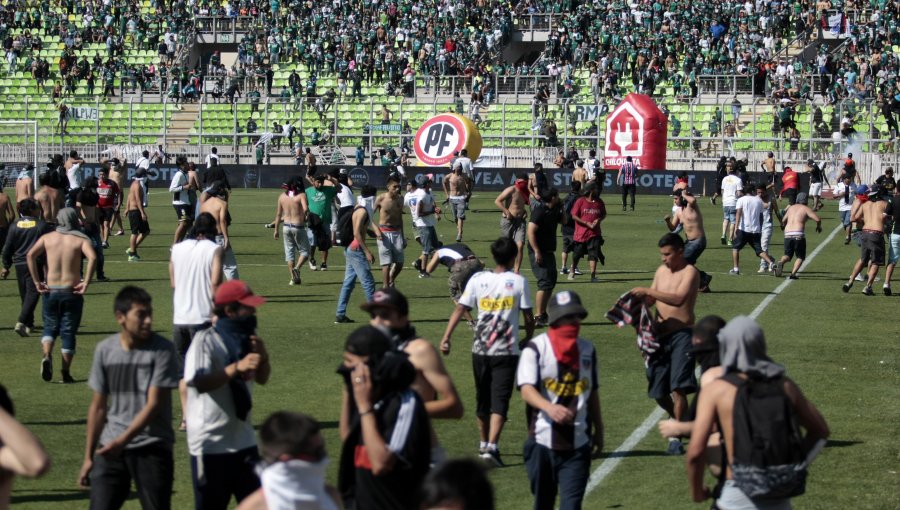 Error del Gobierno lleva a la justicia a acoger argumentos de Wanderers y liberarlos de multa por "batalla campal" del 2015 en Playa Ancha