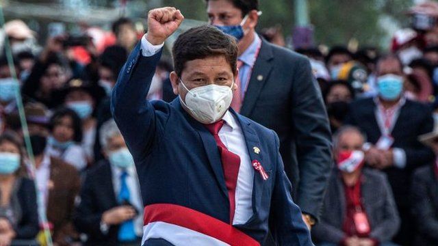 Tres claves para entender la sorpresiva renuncia de Guido Bellido a la presidencia del Consejo de Ministros de Perú
