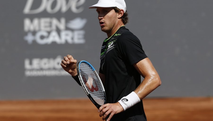 Nicolás Jarry remontó un duro partido para avanzar a cuartos del Challenger de Santiago 2