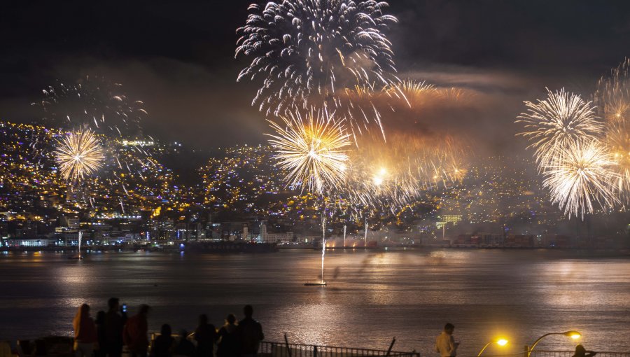 ¿Vuelve la fiesta de Año Nuevo en el Mar? Valparaíso, Viña y Concón afinan detalles para retomar tradicional show pirotécnico