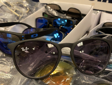 Detienen a mujer que vendía lentes falsificados de marcas internacionales en Viña del Mar
