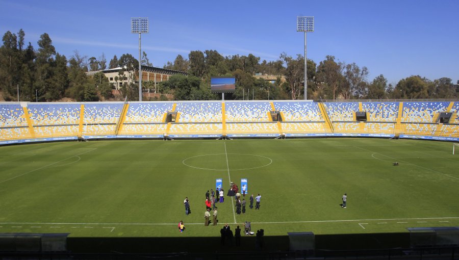 Autorizan aforo de 9.500 hinchas para el duelo entre Everton y Universidad de Chile en el estadio Sausalito