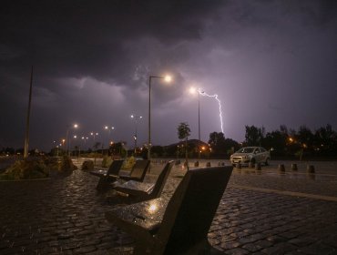 Emiten aviso de tormentas eléctricas entre Valparaíso y La Araucanía