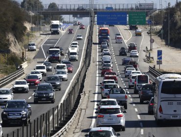 Al menos 164 mil vehículos han salido de la RM por el fin de semana largo