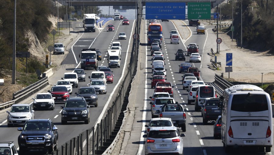 Al menos 164 mil vehículos han salido de la RM por el fin de semana largo