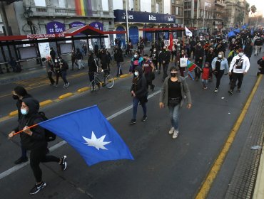 Metro cerró cinco estaciones por incidentes en marcha de resistencia mapuche