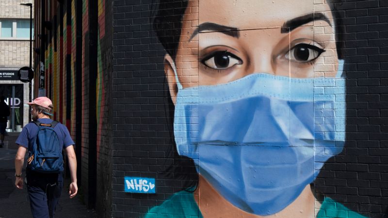 Informe concluye que la gestión de Reino Unido al inicio de la pandemia fue "uno de los mayores fracasos de salud pública de la historia"